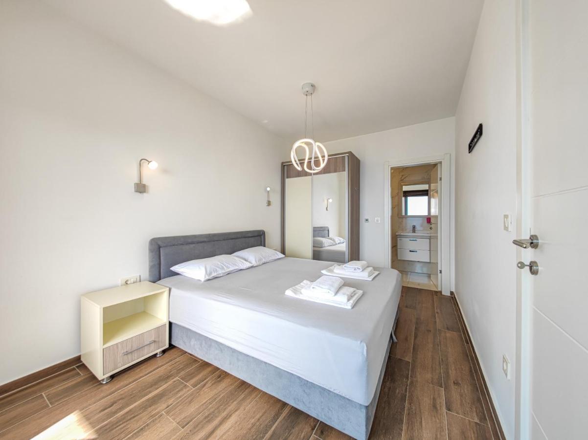 Apartment Plavo Nebo Dobra Voda Bagian luar foto