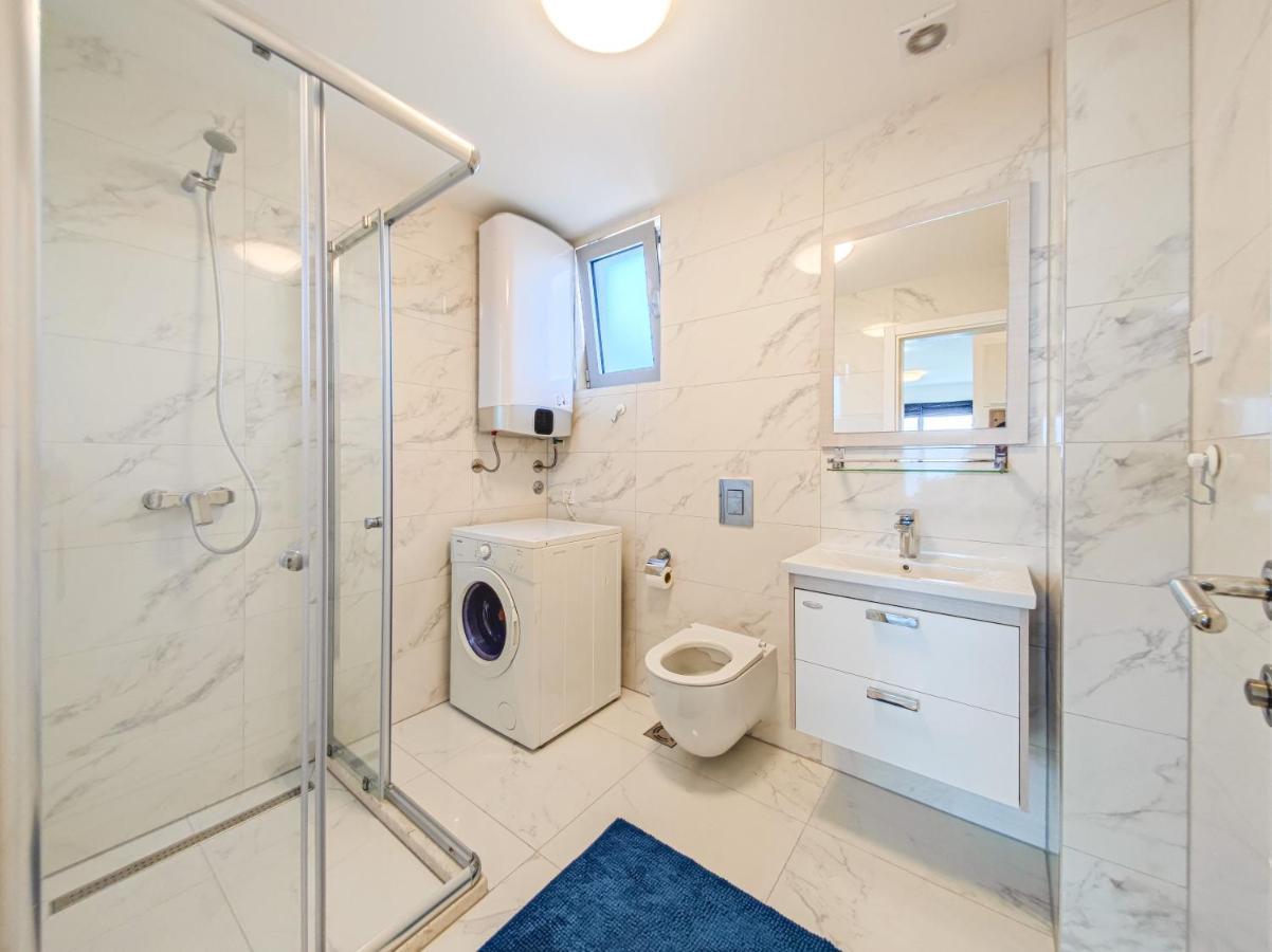 Apartment Plavo Nebo Dobra Voda Bagian luar foto