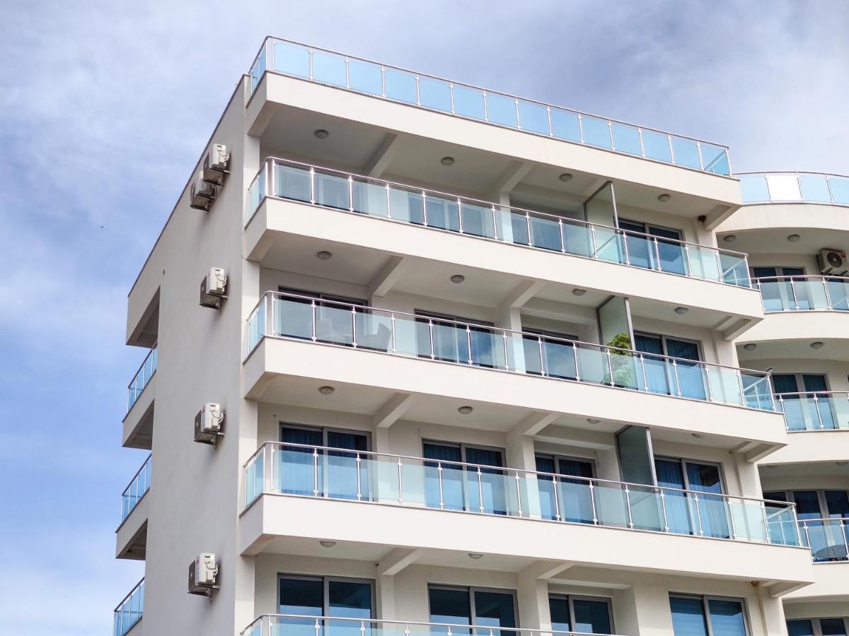 Apartment Plavo Nebo Dobra Voda Bagian luar foto