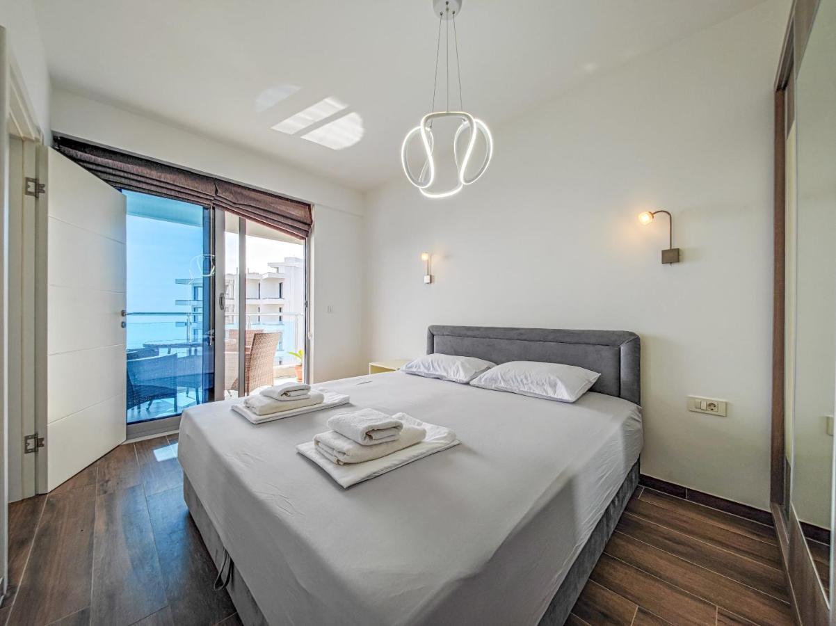 Apartment Plavo Nebo Dobra Voda Bagian luar foto