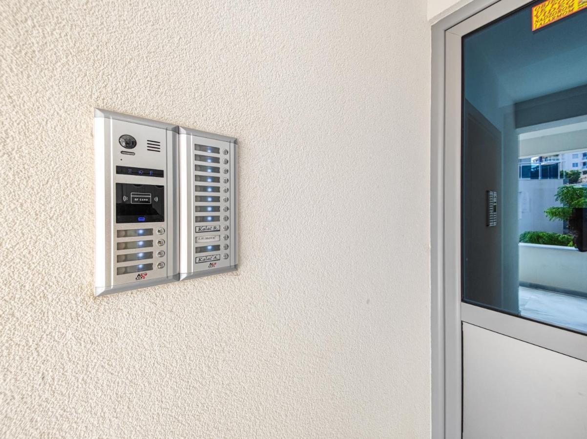 Apartment Plavo Nebo Dobra Voda Bagian luar foto